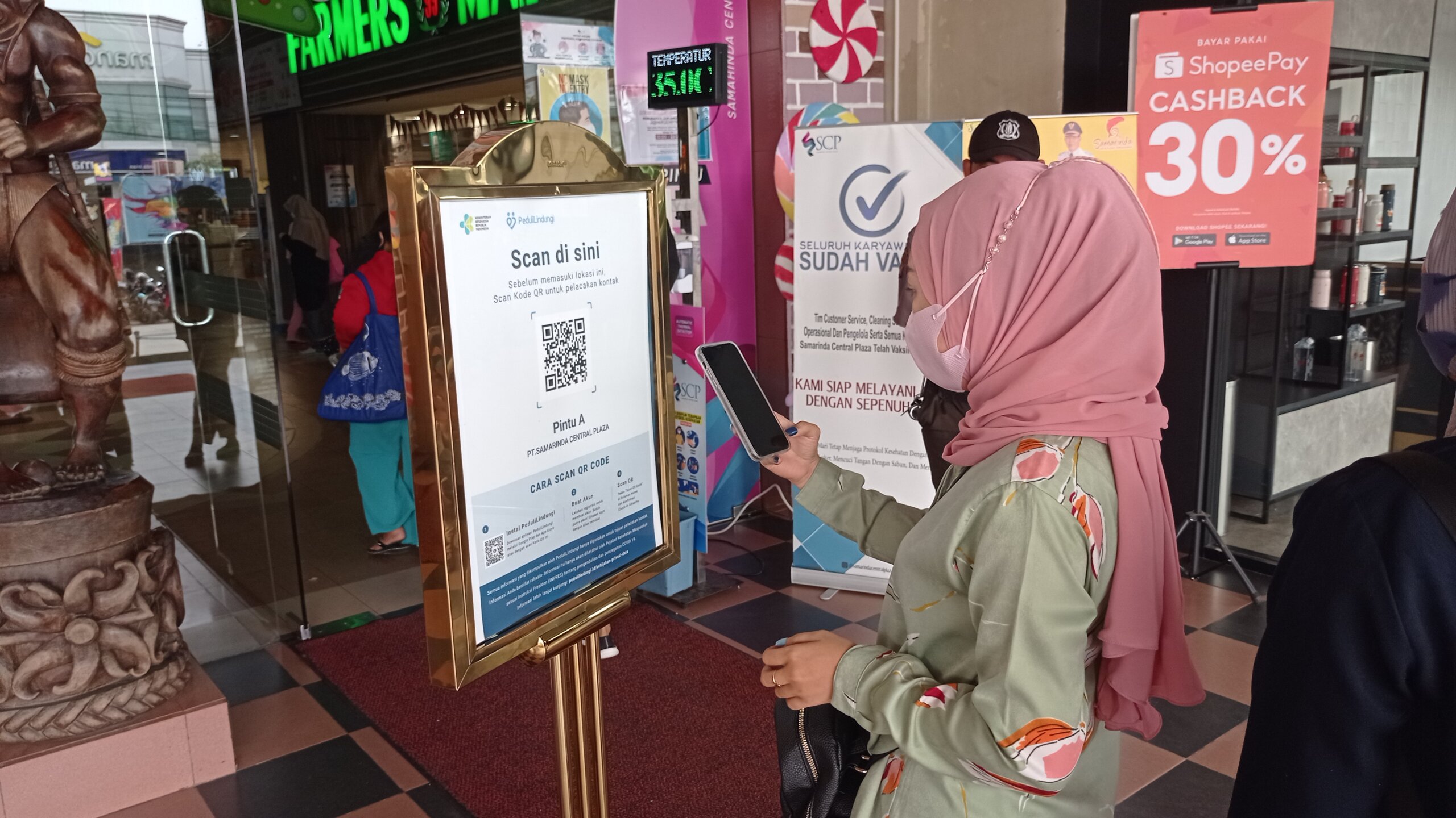 Scan Barcode Aplikasi Peduli Lindungi