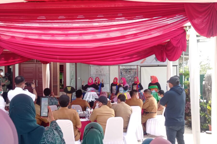 Antusias Dasa Wisma Flamboyan menyambut kedatangan Tim Verifikasi Lomba Dasa Wisma tingkat Provinsi