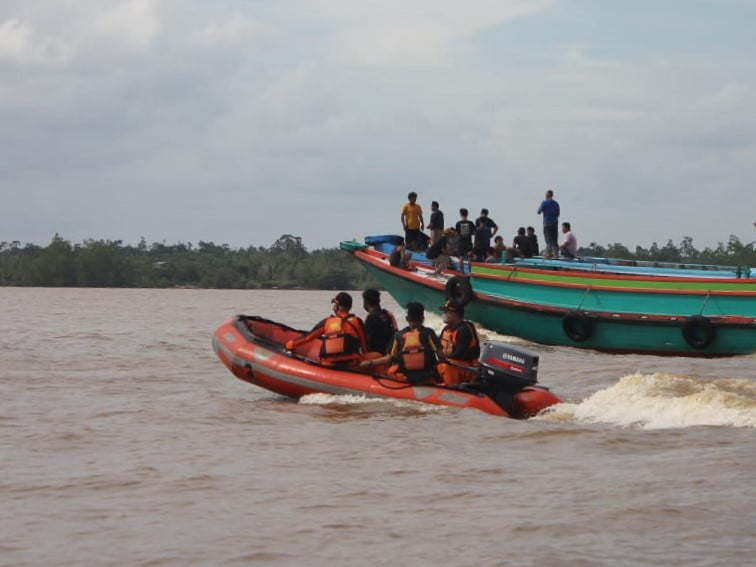 Tim SAR Gabungan lakukan pencarian ABK Tugboat Blue Dragon 12 di perairan Sungai Semoi PPU