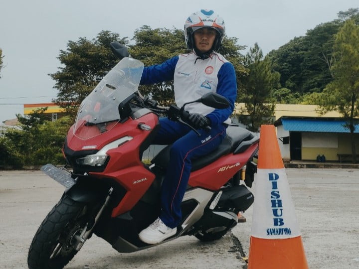 5 Tips Aman Berkendara Astra Motor Kaltim 2 Saat Melintasi Tikungan