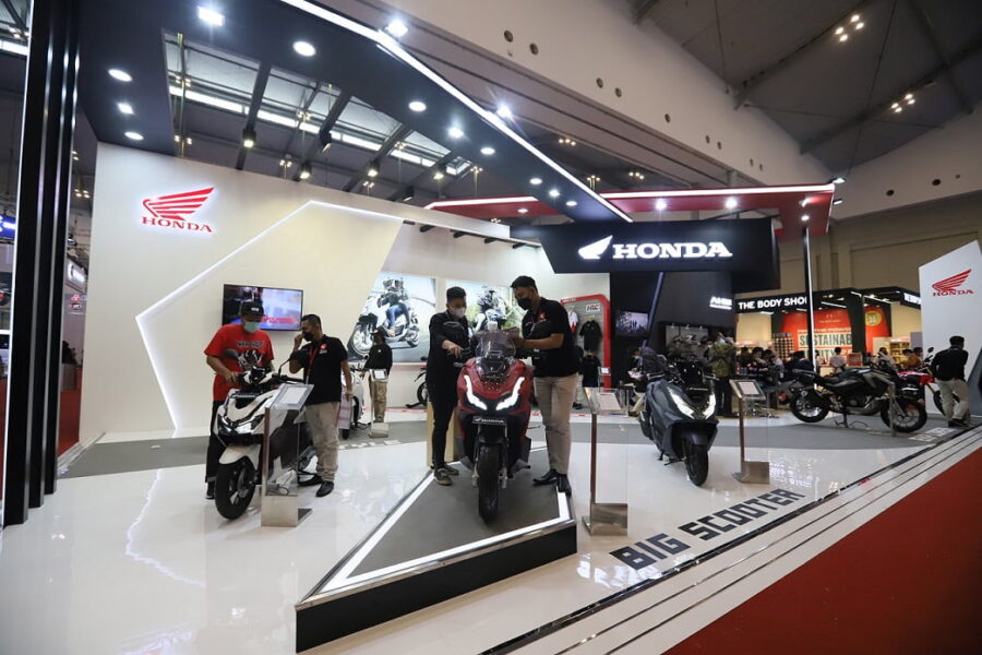 PT Astra Motor Honda (AHM) menghadirkan Honda ST 125 Dax dan New ADV 160 pada gelaran GIIAS 2022