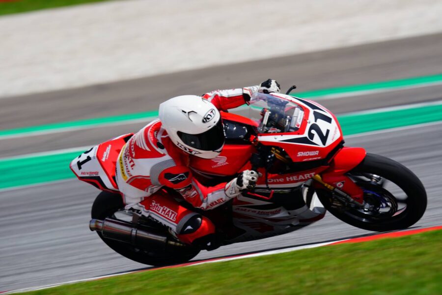 M Adenanta Putra Pebalap Indonesia Binaan PT Astra Honda Motor yang juga tergabung di Astra Honda Racong Team