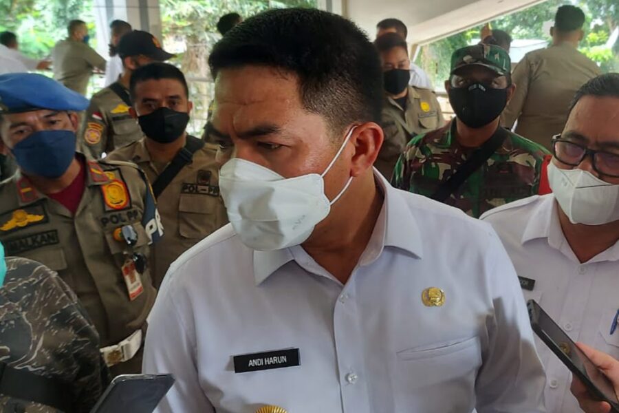 Wali Kota Samarinda Andi Harin Temui Massa Aksi Unjukrasa Sopir Truk di halaman Balaikota