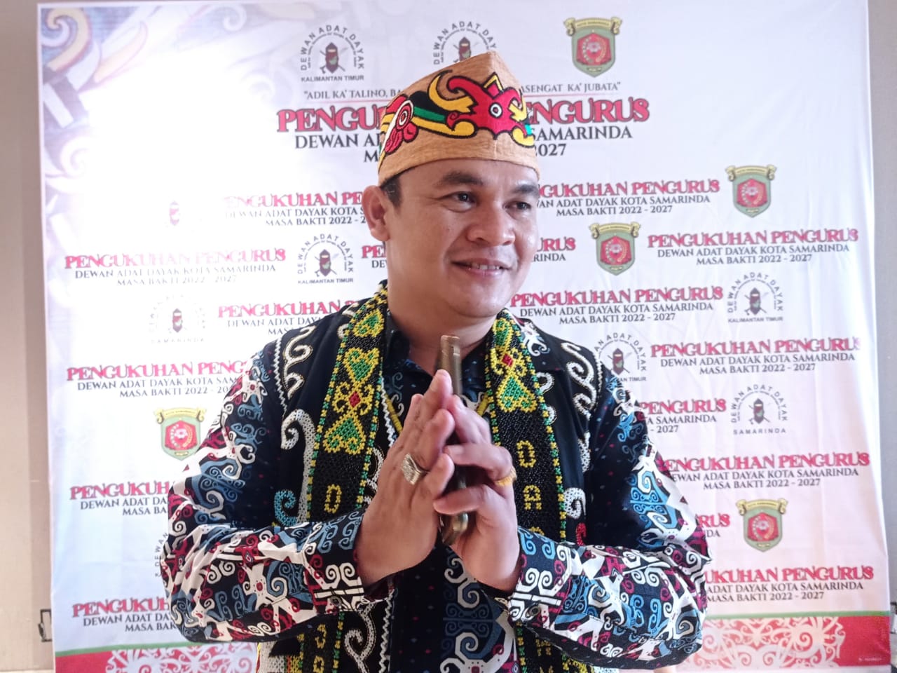 Ketua Dewan Adat Dayak (DAD) Samarinda, Hendrik Tandoh ditemui usai pelantikan pengusur DAD Samarinda periode 2022-2027