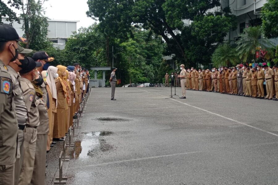 Pelaksanaan apel di lingkungan Pemerintah kota Samarinda, Andi Harun sampaikan pentingnya kedisiplinan, pada 1 Agustus 2022 (Adakah.id)