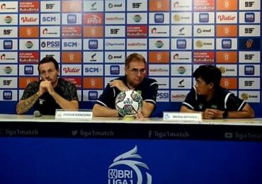 Robert Rene Bakal Evaluasi Lini Belakang, Klock Malu Persib Jadi Lumbung Gol Borneo FC