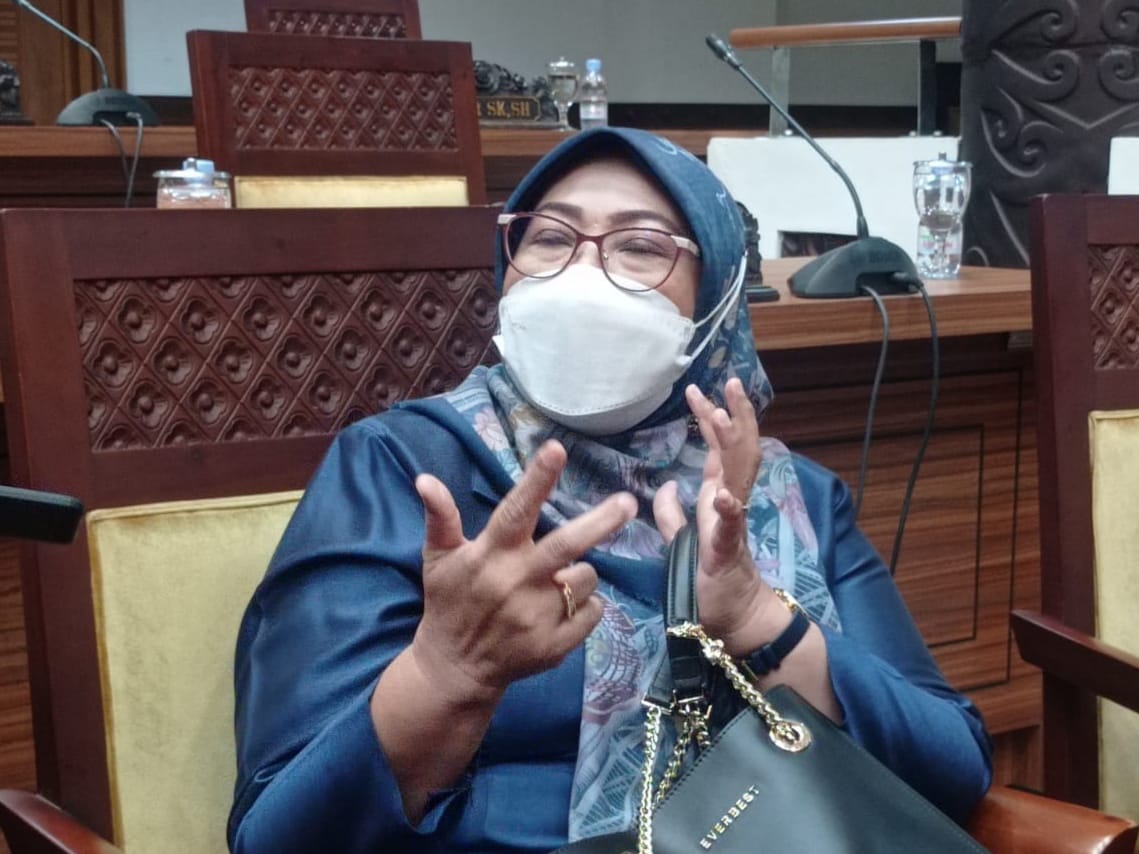 Ketua Komisi IV DPRD Samarinda, Sri Puji Astuti bersama jajarannya kembali mengundang guru dan unsur pemerintah mendiskusikan solusi Insentif Guru (Adakah.id)