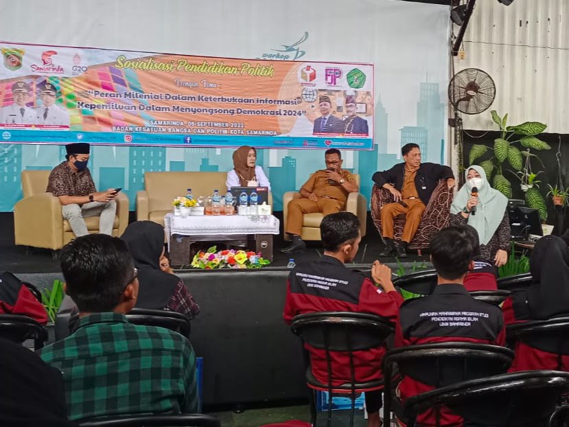 Kesbangpol Samarinda menggandeng anak muda untuk terlibat memastikan pemilu bebas dari politik hoaks melalui sosial media