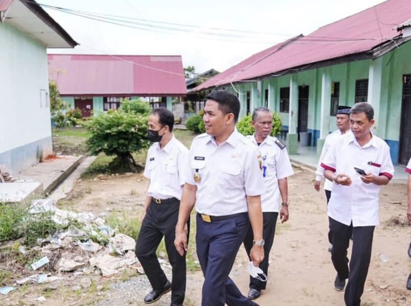 Wali Kota Samarinda Andi Harun setalah meninjau kondisi SMPN 11 Samarinda, menyatakan akan menjadikannya sebagai sekolah tangguh bencana