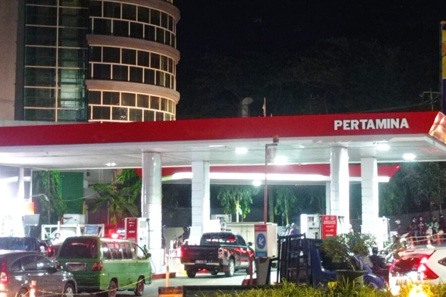 Antrean SPBU di Jalan Kesuma Bangsa Samarinda terpantau normal (Adakah.id)