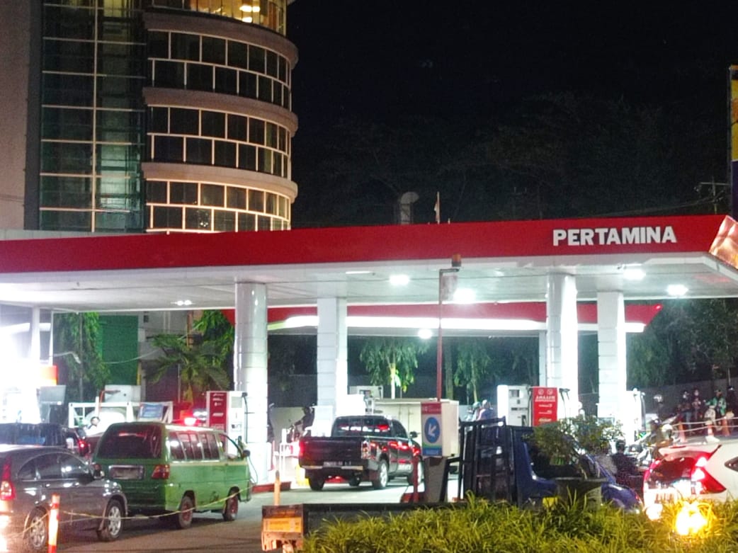 Antrean SPBU di Jalan Kesuma Bangsa Samarinda terpantau normal (Adakah.id)