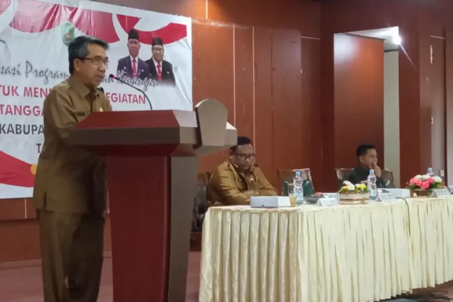 Bupati Kutai Timur Ardiansyah Sulaiman saat membuka Sosialisasi Bantuan Keuangan Untuk Mendukung Kegiatan RT di Desa Dan Kelurahan se Kutim di Gedung Wanita