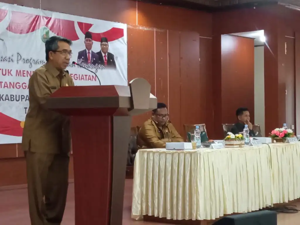 Bupati Kutai Timur Ardiansyah Sulaiman saat membuka Sosialisasi Bantuan Keuangan Untuk Mendukung Kegiatan RT di Desa Dan Kelurahan se Kutim di Gedung Wanita