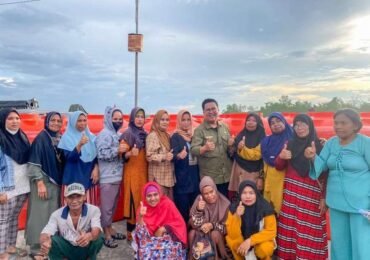 Wabup Kutai Kartanegara Serahkan Bantuan Tunai Rehab Rumah dan 300 Tandon Air