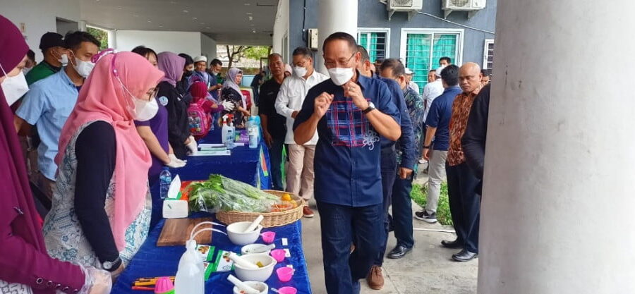 Wakil Walikota Samarinda, Rusmadi Wongso menghadiri Pembukaan Pasar Tani dalam Rangka Hari Tani dan Bulan Bakti Peternakan yang dilakukan oleh Dinas Ketahanan Pangan (Ketapang) dan Peternakan