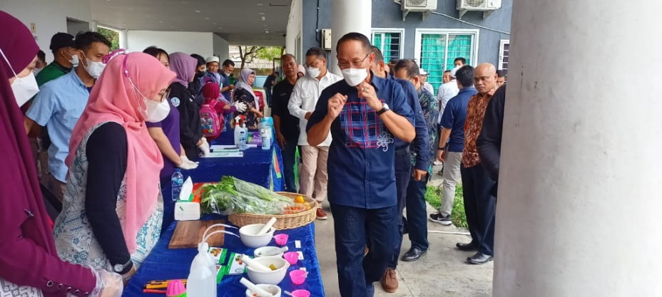 Wakil Walikota Samarinda, Rusmadi Wongso menghadiri Pembukaan Pasar Tani dalam Rangka Hari Tani dan Bulan Bakti Peternakan yang dilakukan oleh Dinas Ketahanan Pangan (Ketapang) dan Peternakan