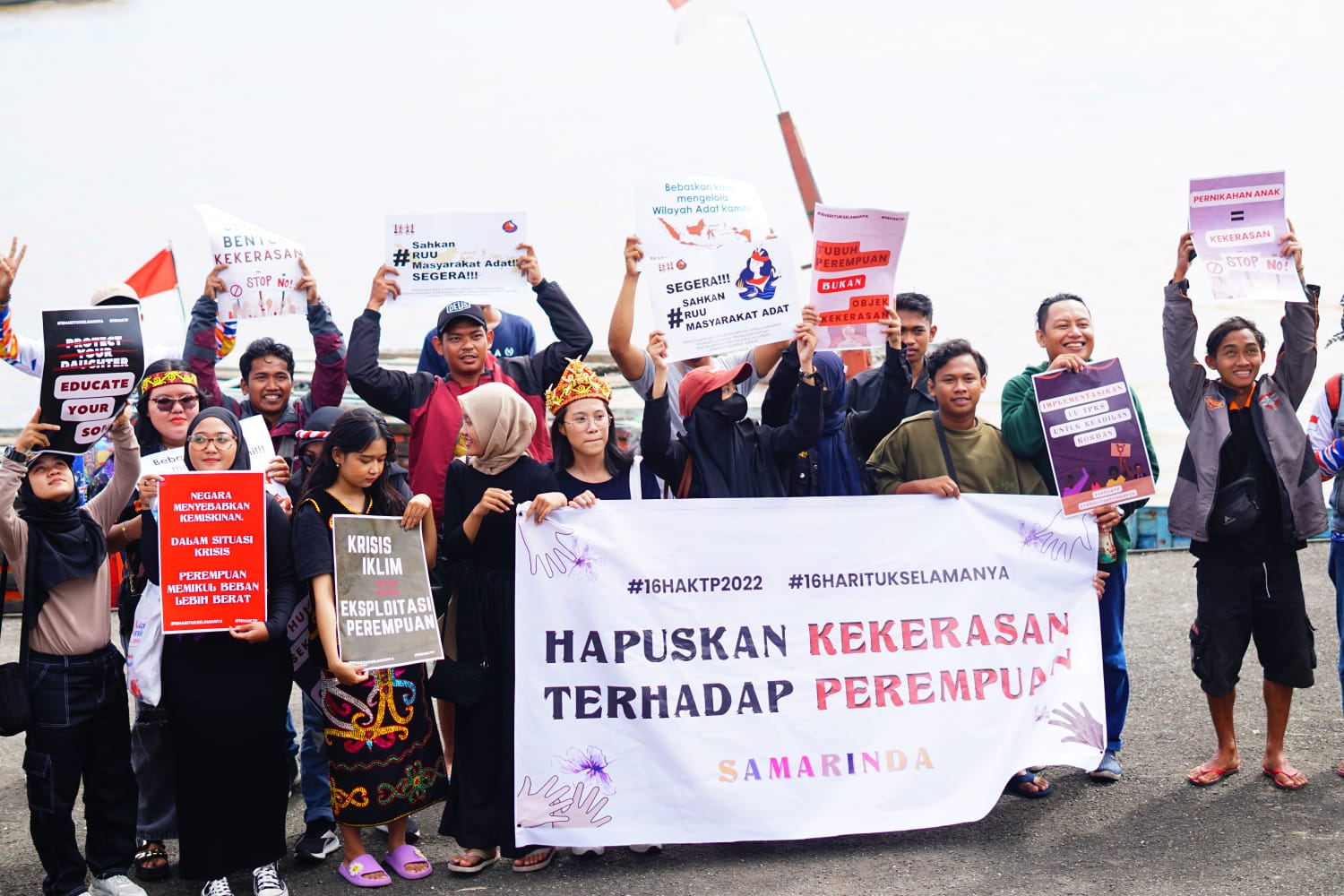 Aksi kampanye ini dimotori organisasi Dara Lead bersama Perempuan AMAN Lou Bawe