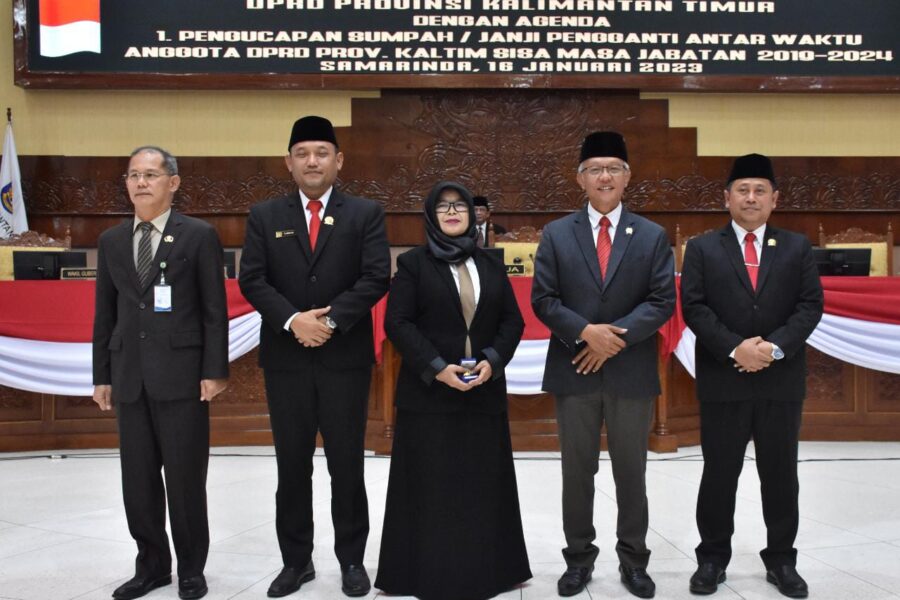 Wakil Ketua DPRD Kaltim, Seno Aji mengapresiasi pelantikan Komariah sebagai anggota dewan perempuan Karang Paci