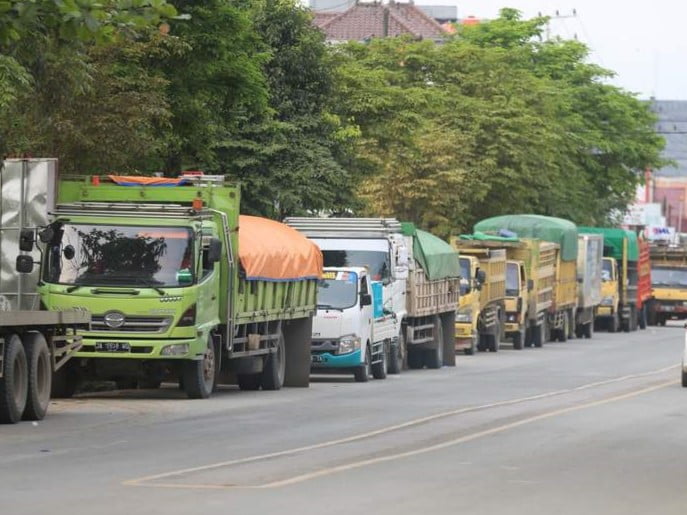 Ilustrasi Sopir Truk parkir dipinggir jalan, sebabkan kecelakaan maut