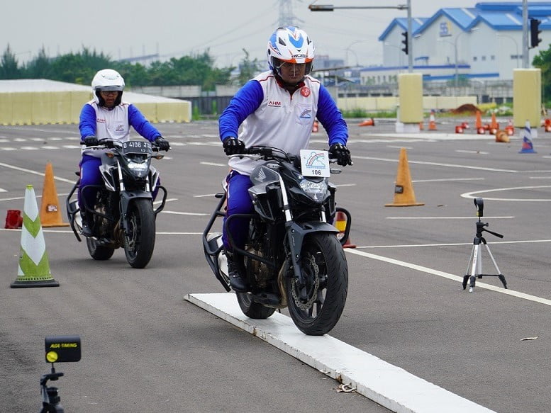 Instruktur AHM Safety Riding Park bersaing di Thailand