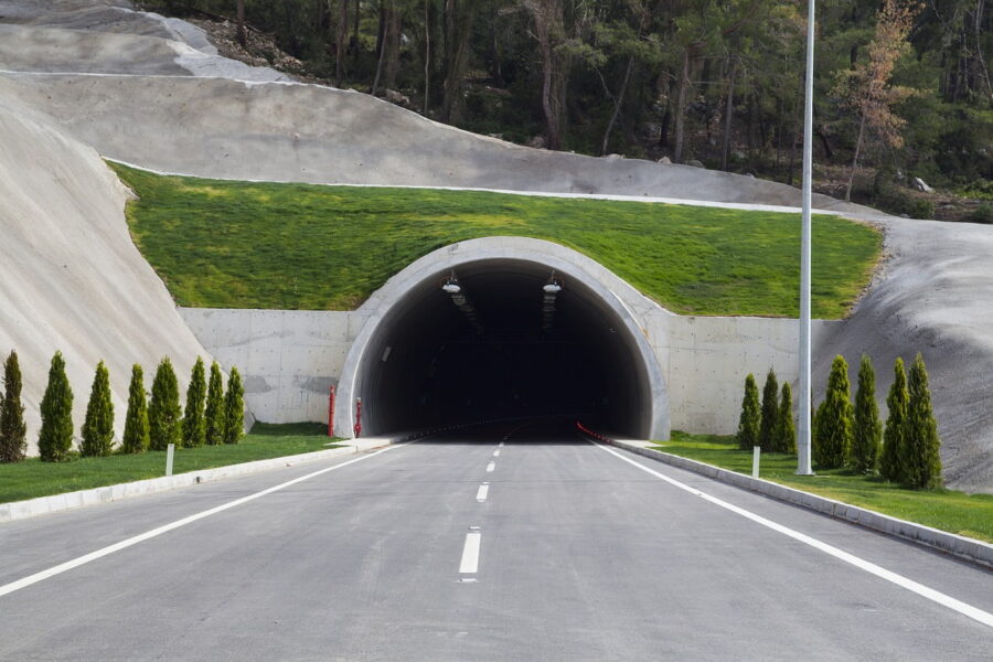 Ilustrasi Terowongan atau Mountain Tunnel (Pixabay)