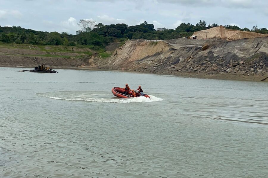 Operasi Tim SAR Gabungan mencari Sukirman di lubang bekas galian tambang PT Bukit Baiduri Energi (Dok. Tim SAR Gabungan) di wilayah kelurahan Bukit Pinang, Samarinda.