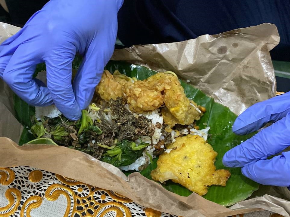 Barang bukti penyelundupan ganja dengan modus barang titipan Nasi Pecel ke Lapas Narkotika Klas IIA Samarinda