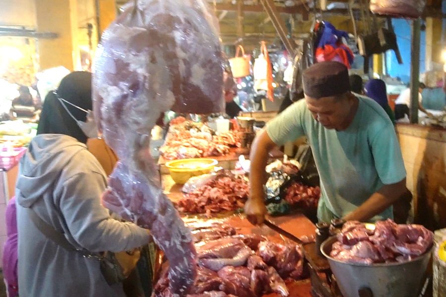 Pedagang di Pasar Pagi Samarinda menyebut harga Daging Sapi melonjak 30 persen menjelang lebaran Idul Fitri 2023