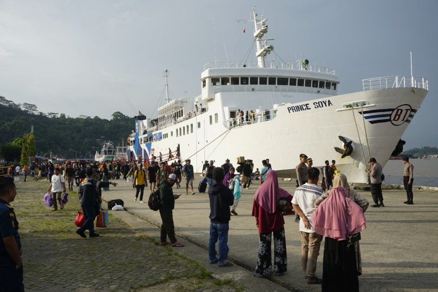 Ribuan penumpang arus balik lebaran dari Pelabuhan Parepare tiba di Samarinda