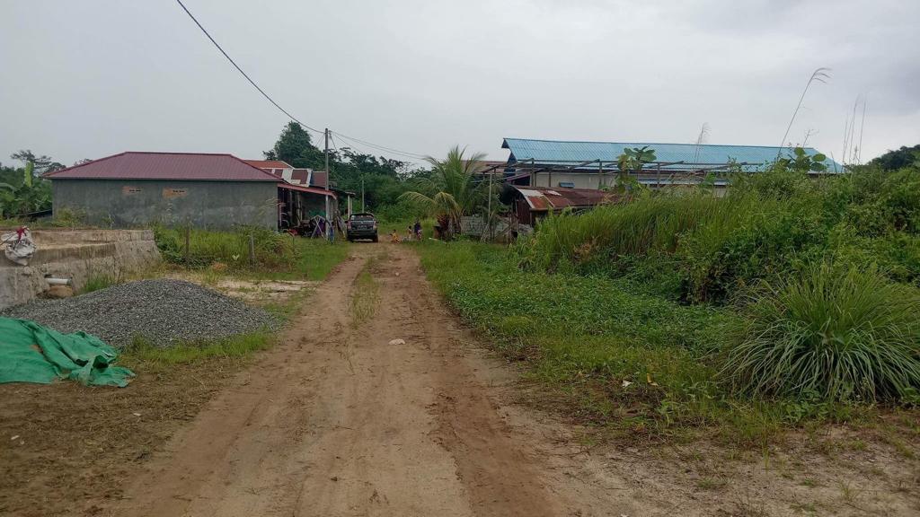 Tapal Batas antara wilayah Kelurahan Mugirejo, Sungai Pinang dan Kelurahan Tanah Merah, Samarinda Utara