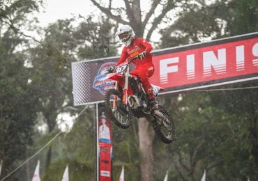 Crosser Astra Honda Tapaki Podium Tertinggi Balap Pembuka Kejurnas Motocross 2023