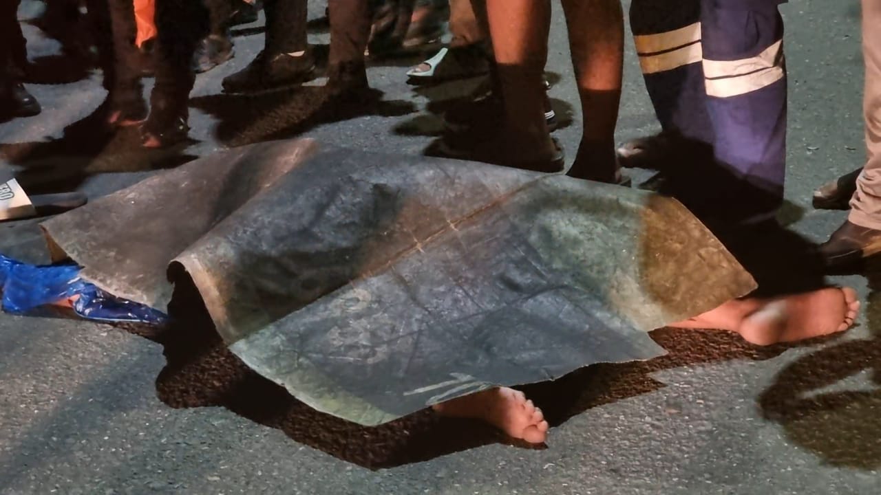 Jasad pria tak berindentitas tewas usai terlibat kecelakaan tunggal di jalan RE Martadinata, Samarinda Ulu.