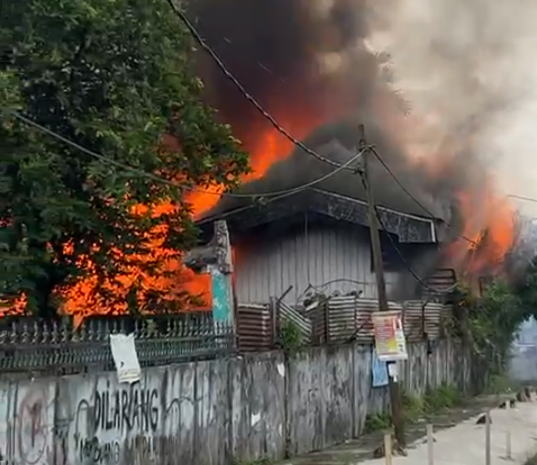 Gudang Laundry Hotel di Jalan Ahmad Yani II, Samarinda pada Selasa (6/6/2023) Siang terbakar.