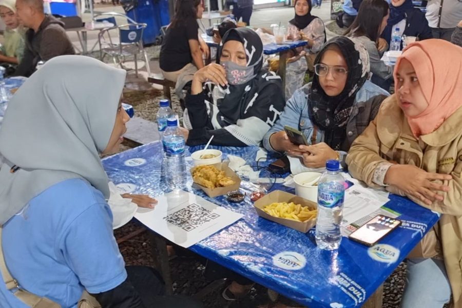 Tim Gaspol Pegadaian Syariah Samarinda sedang menjelaskan kemudahan pinjaman dan tata cara pengajuan KUR.