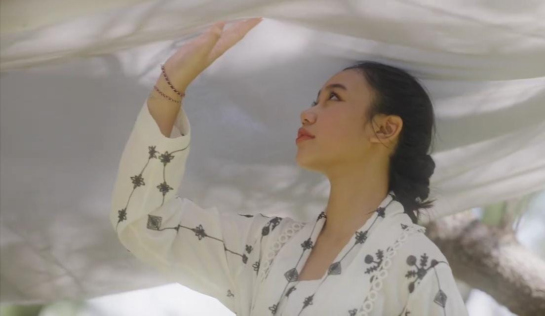 Penyanyi muda asal Kota Samarinda Athalia Aubry kembali merilis lagu terbarunya di pertengahan tahun 2023, judulnya Melawan Ragu (Foto/channel Athalia Aubry)