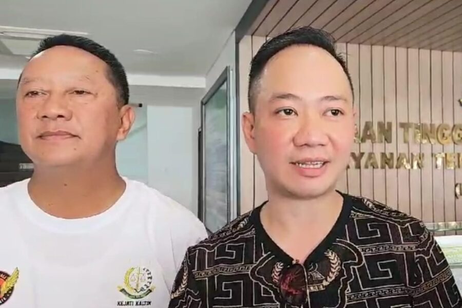 Direktur SOLARCELL, Emanual Setiawan (kanan) dan Kepala Kejaksaan Tinggi Kalimantan Timur, Hari Setiyono (kiri). (Foto/HI)
