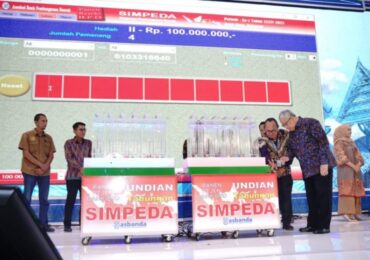 Berbagi Rejeki di Kota Angin Memiri, Puluhan Nasabah bank bjb Raih Hadiah Undian Nasional Simpeda