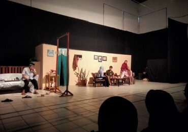 Pentas Tahunan ke-XV Teater Bastra Lelehkan Emosi Hingga Tikar Penonton