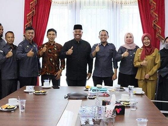 Bupati Edi Damansyah bersama Bawaslu Kukar, Saat Kunjungan ke Rumah Jabatan. (Ist)