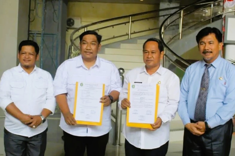 Dari kiri Kadispra Kukar Aji Ali Husni, Pejabat baru Sekretaris Dispora Kukar M Syalfiansyah, Pejabat lama Rakhmana, dan Sekdakab Kukar Sunggono.