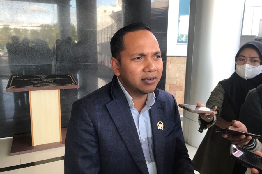 Anggota Komisi I DPRD Kaltim M Udin mendesak PJ Gubernur Kaltim Akmal Malik untuk menindaklanjuti kasus 21 IUP Palsu.