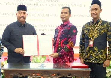 Pemkab Kukar Serahkan Hibah Daerah untuk Pemilu 2024