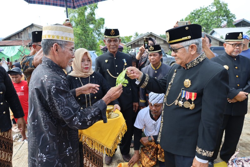 Desa Jembayan, Kecamatan Loa Kulu, Kabupaten Kutai Kartanegara (Kukar) menggelar Erau Pelas Benua Pemarangan Jembayan 2023.