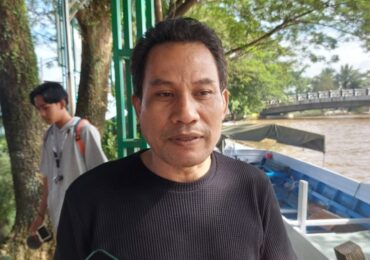 Sekretariat DPRD Samarinda Gotong Royong Bersihkan Lingkungan