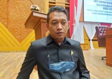 Eko Elyasmoko Soroti Drainase Jalan Slamet Riyadi