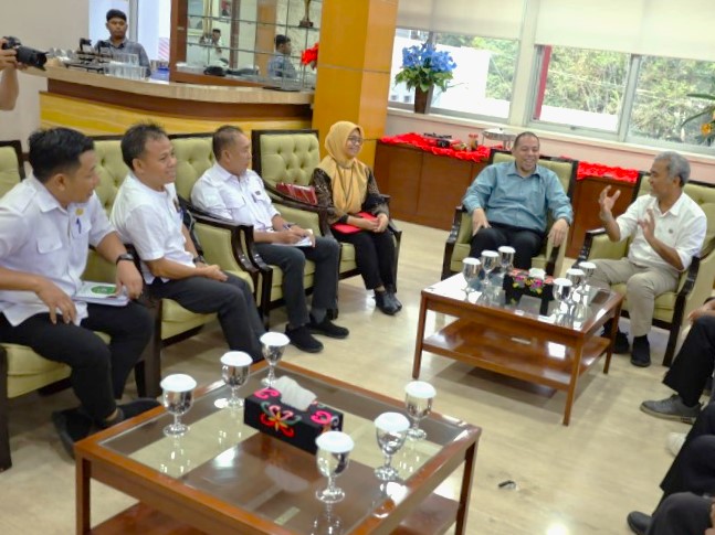 Kepala BRIDA Kukar, Maman Setyawan menyambut kunjungan jajaran BRIN.