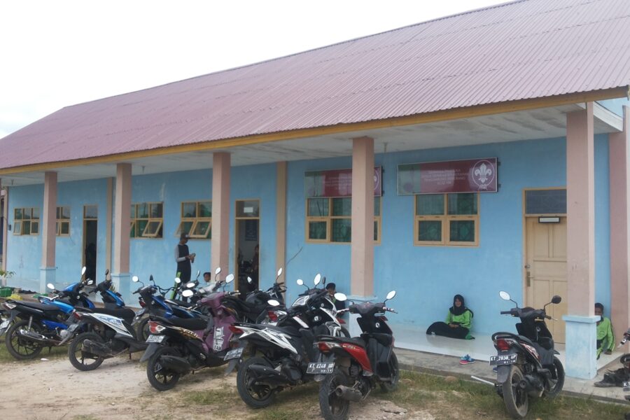 Kepala Desa Embalut ikut senang atas kehadiran gedung baru SMK Negeri 1 Tenggarong Seberang.