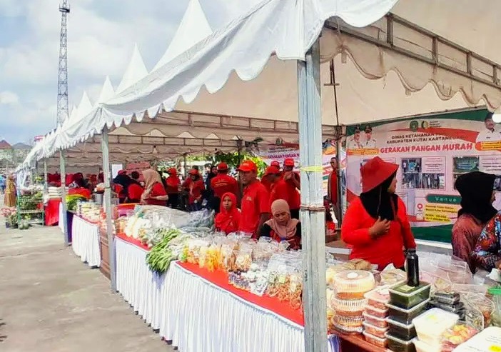 Pasar Murah di Kukar dalam peringatan Hari Pangan Nasional.