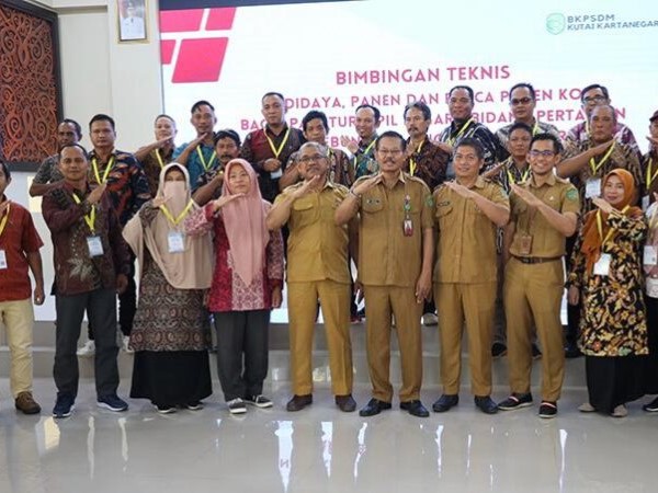 Pemkab Kukar menjalin kerjasama dengan Pusat Penelitian Kopi dan Kakao Indonesia (Puslikoka) yang merupakan lembaga penelitian yang berkompeten dan berpengalaman dalam bidang kopi dan kakao.