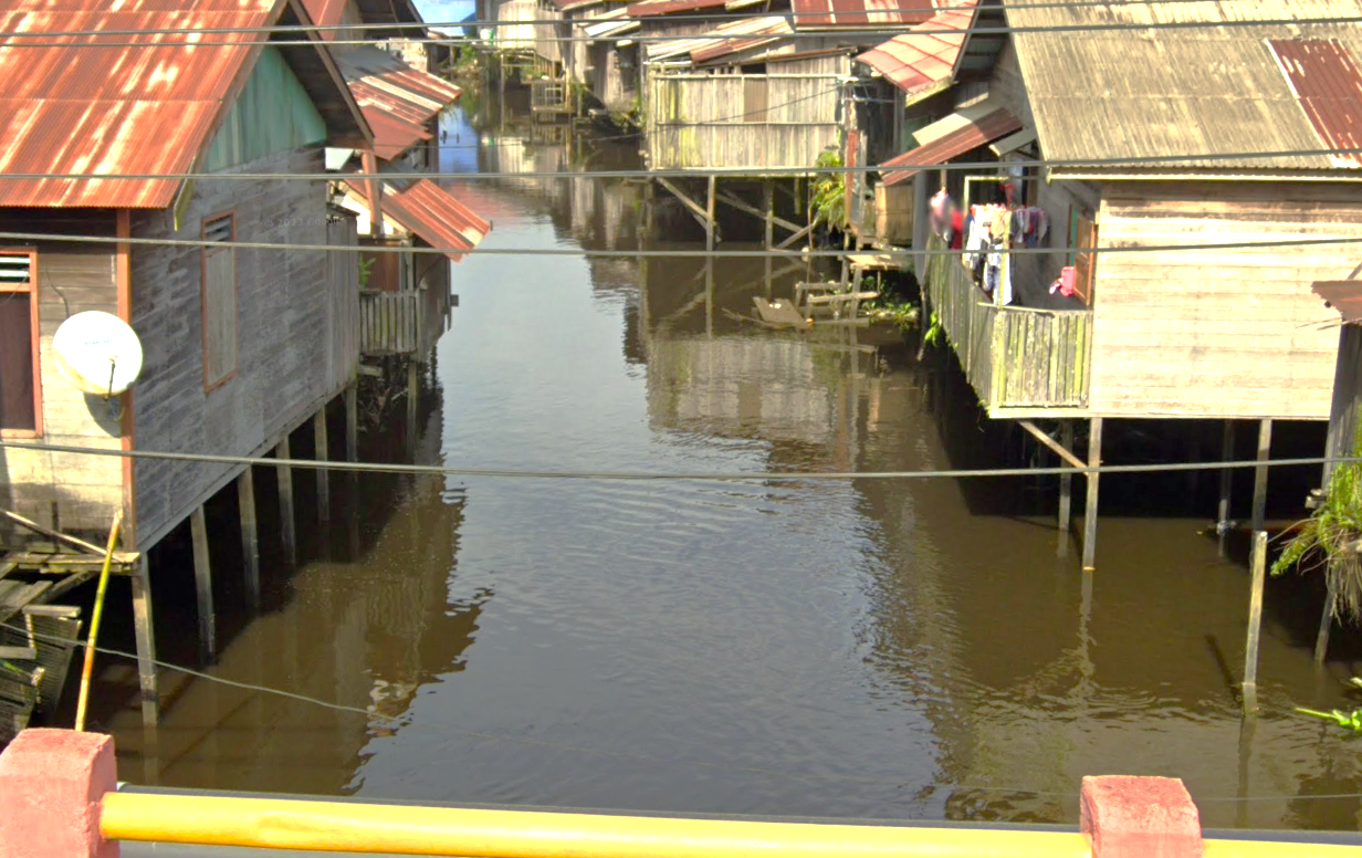 Lurah Mangkurawang, Sufiansyah, mengatakan bahwa normalisasi sungai sangat penting untuk mencegah banjir dan meningkatkan irigasi bagi lahan pertanian warga.